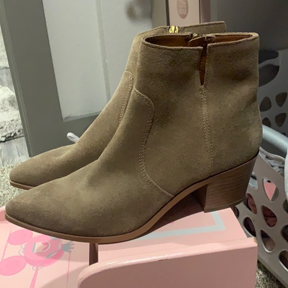 Boots - Picture 1 of 3